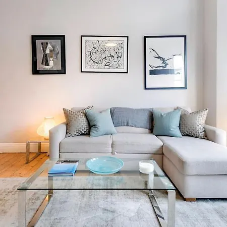 Contemporary Clapham Living Apartment London Exterior photo