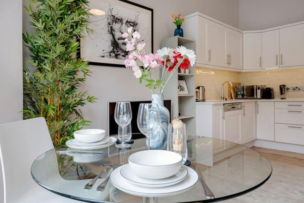 Contemporary Clapham Living Apartment